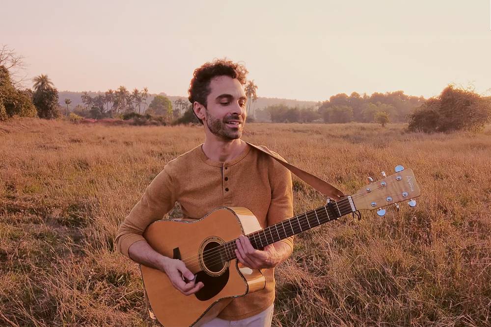 Stan - Singer / Guitarist